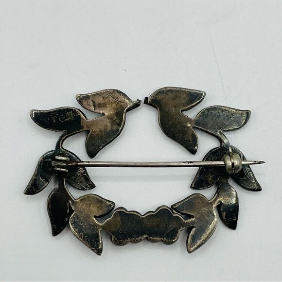 Vintage Silver Enamel Wreath Pin Brooch - Picture 2 of 2